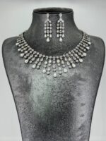 Luxurious pearl set