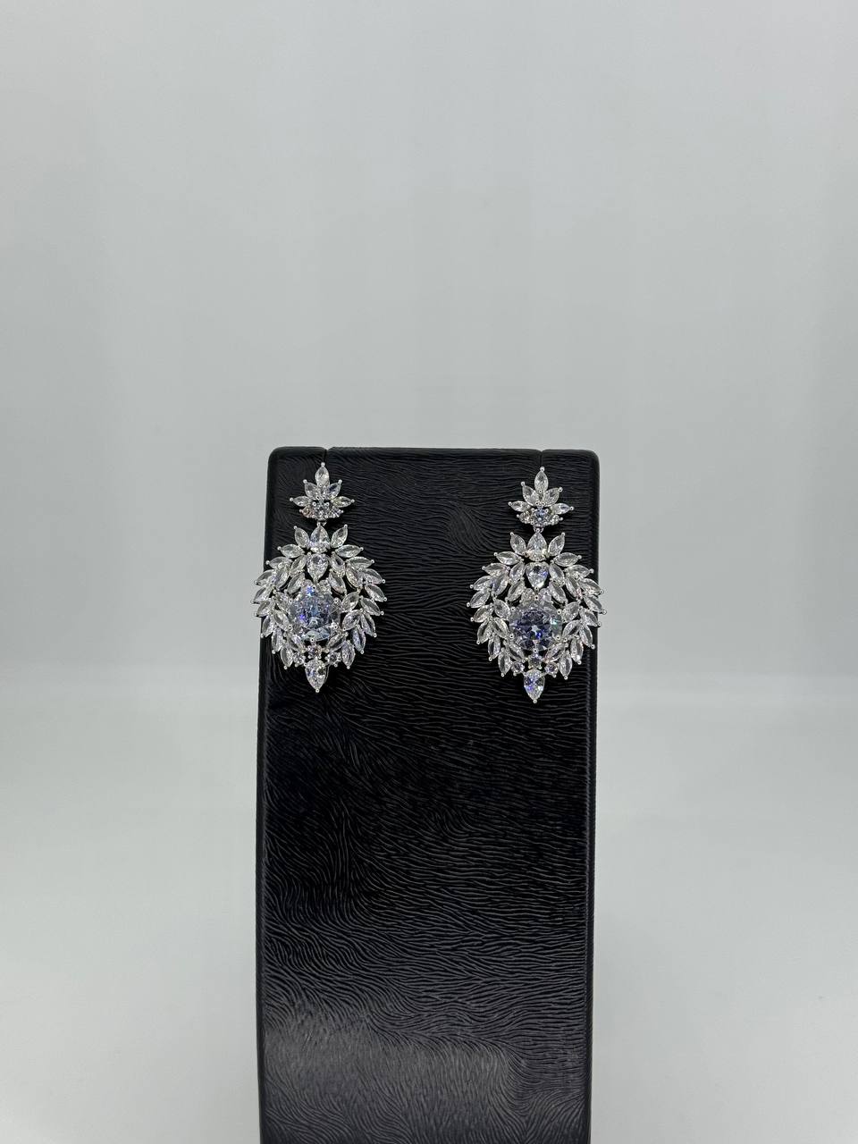photo_14_2026-06-04_21-40-50 Luxury earrings - Image 1