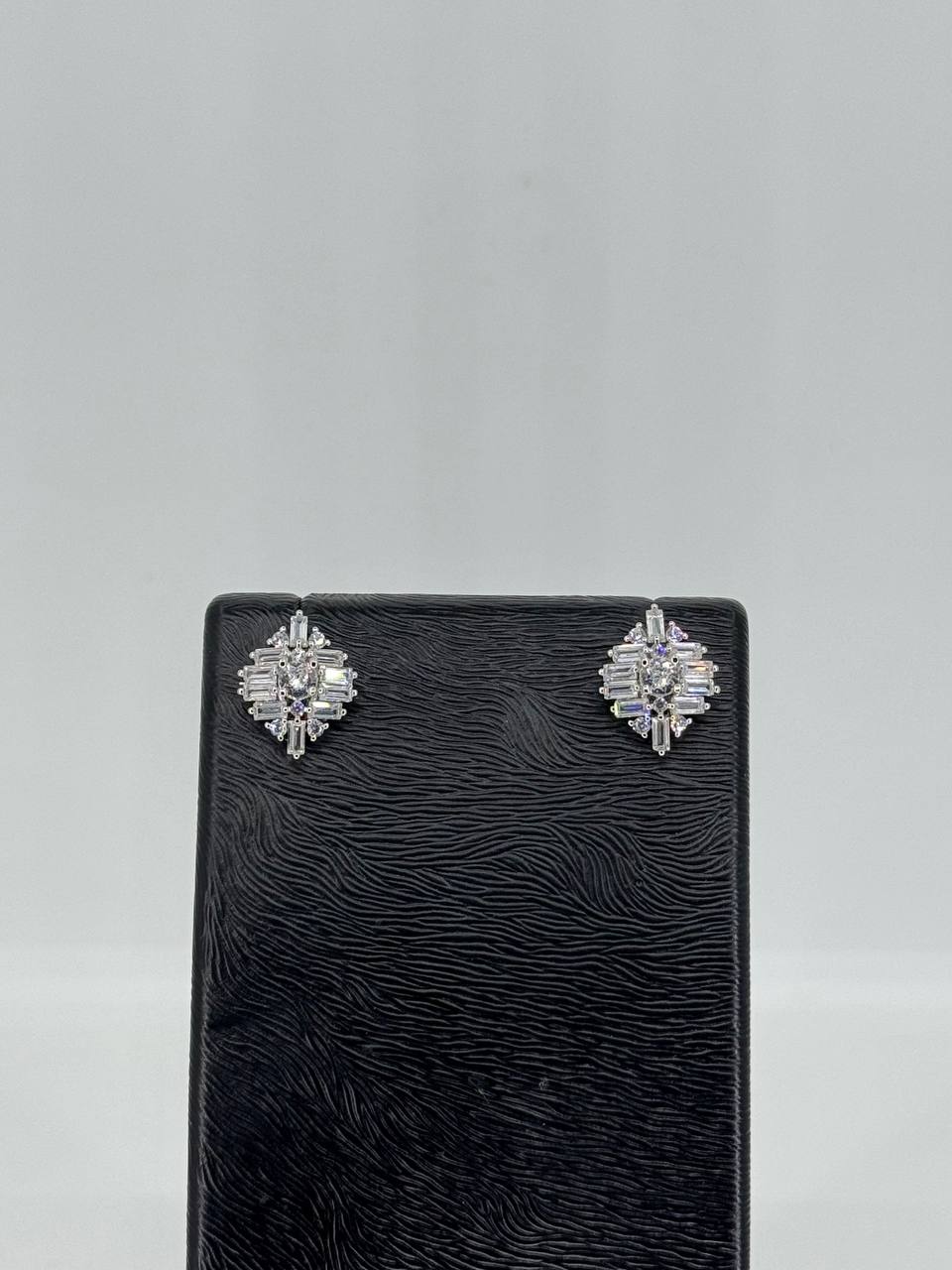 photo_15_2026-06-05_00-48-03 Elegant earrings - Image 1